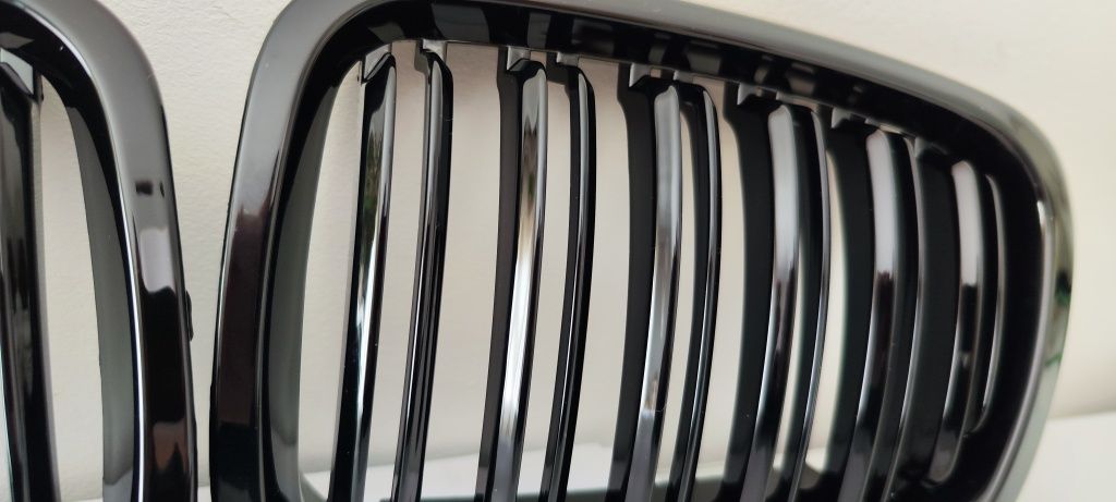 Grelhas capot BMW Série 3 E46 - preto brilhante - novas