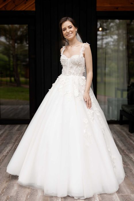 Дизайнерська весільна сукня