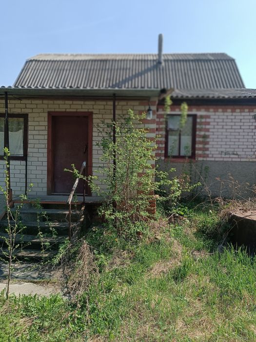 Цегляний будинок в Кобилянці біля Снова