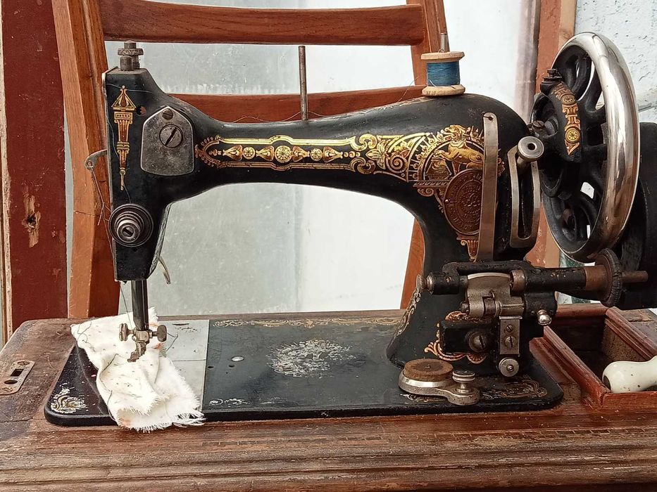 Антикварная швейная машинка Nahmaschinen Fabric Karlsruhe HaidNeu