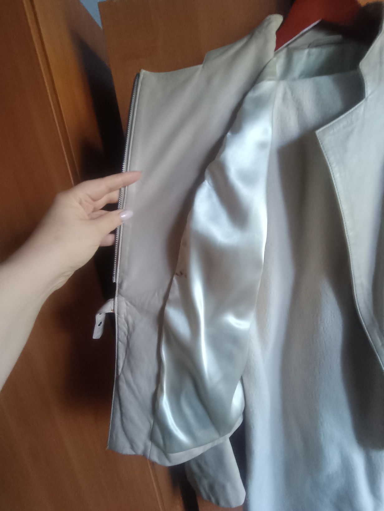 Шкіряна куртка жіноча