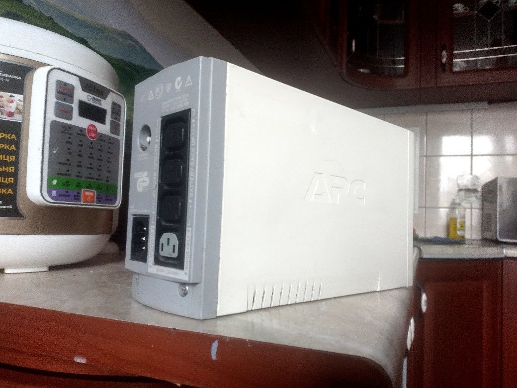 Упс безперебійник APC 500 (500VA, 300W)