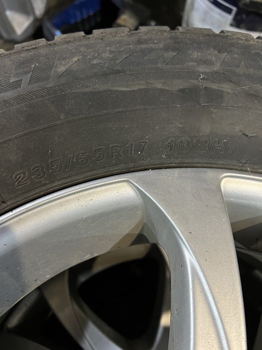 Продам колеса з зимньою резиною 235/65 R17 108H розболтовка 5*114.3
