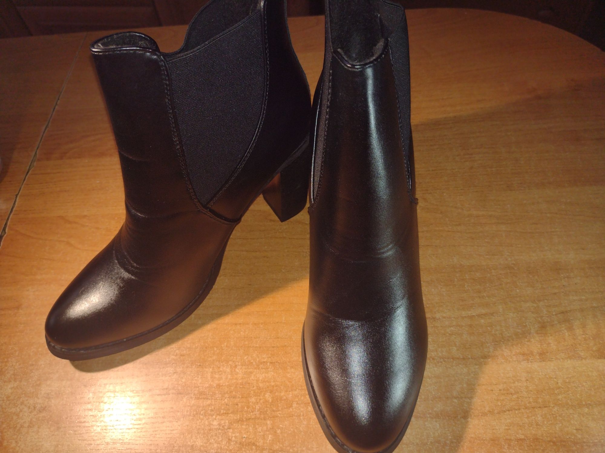Buty na słupku 41, botki Julia-S