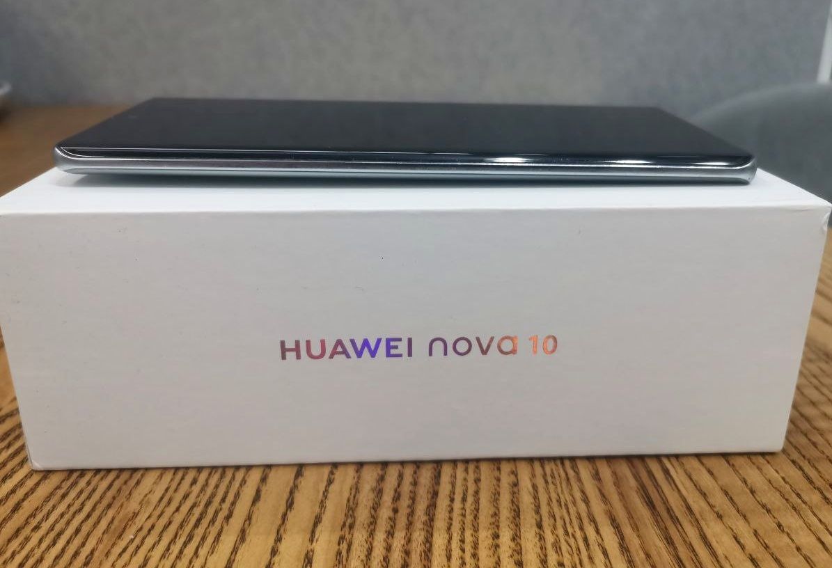 Мобільний телефон HUAWEI Nova 10 8/128GB