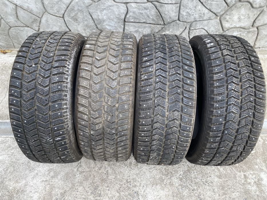 225/55R16 комплект зимы Vredstein шипы