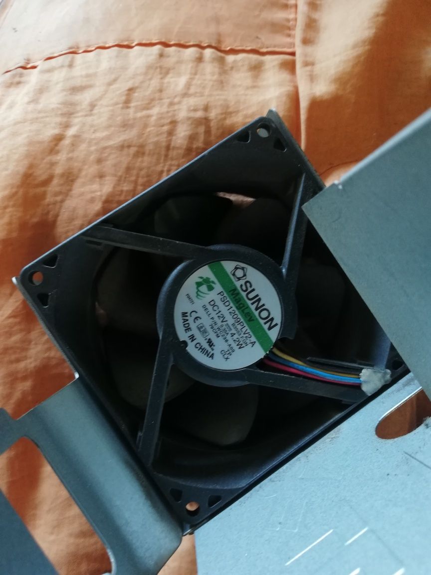 Radiator z wentylatorem Dell