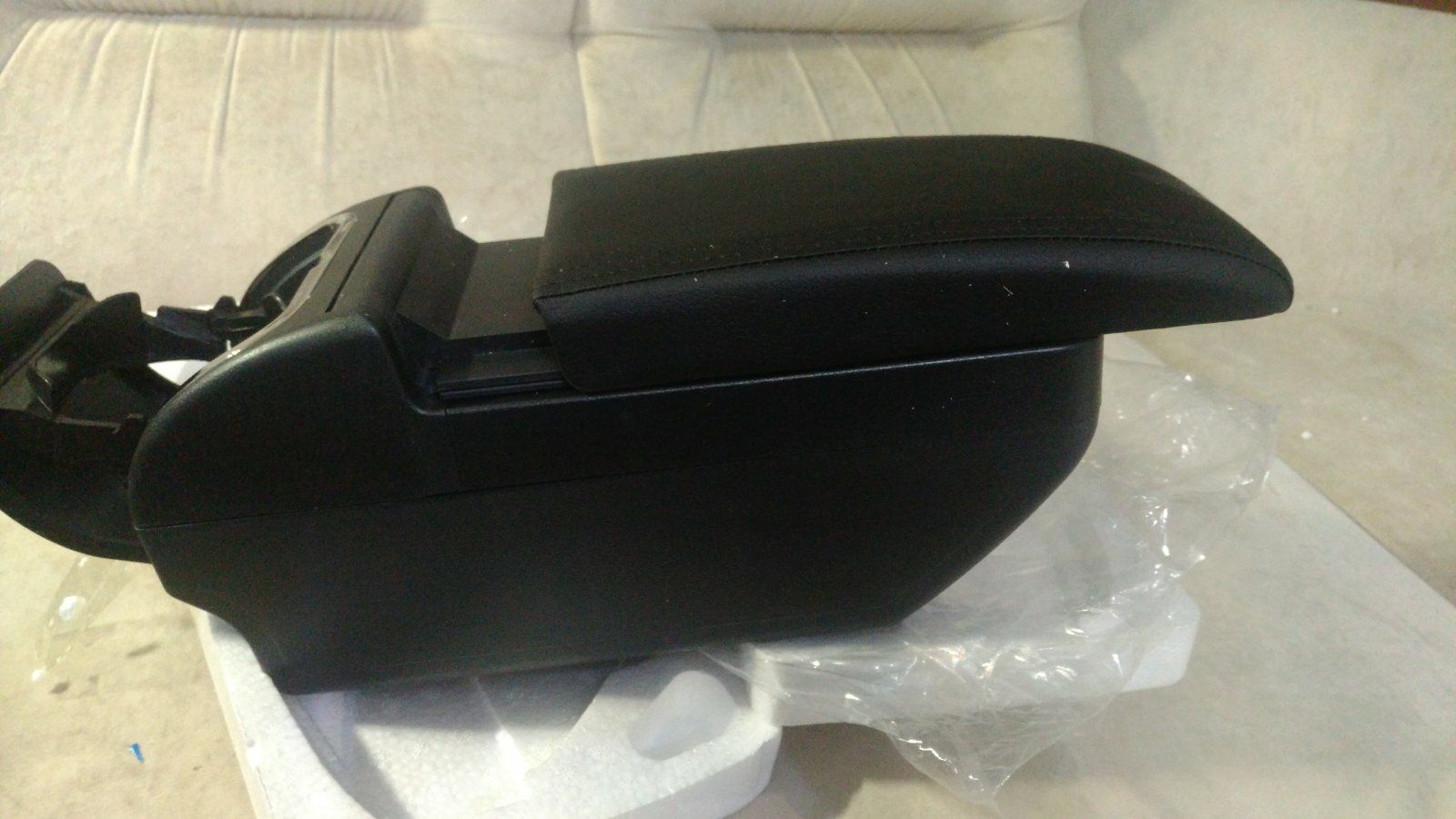 Подлокотник nissan nv200