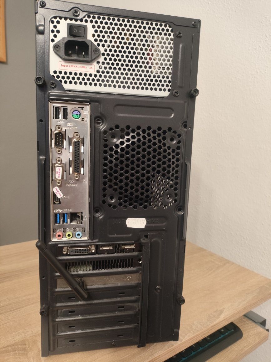 Komputer Asus Gamer + monitor 22" + klawiatura