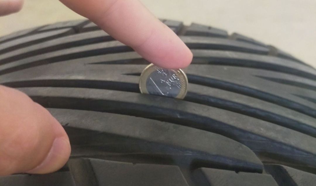 Pneu 235/ 45 R17
