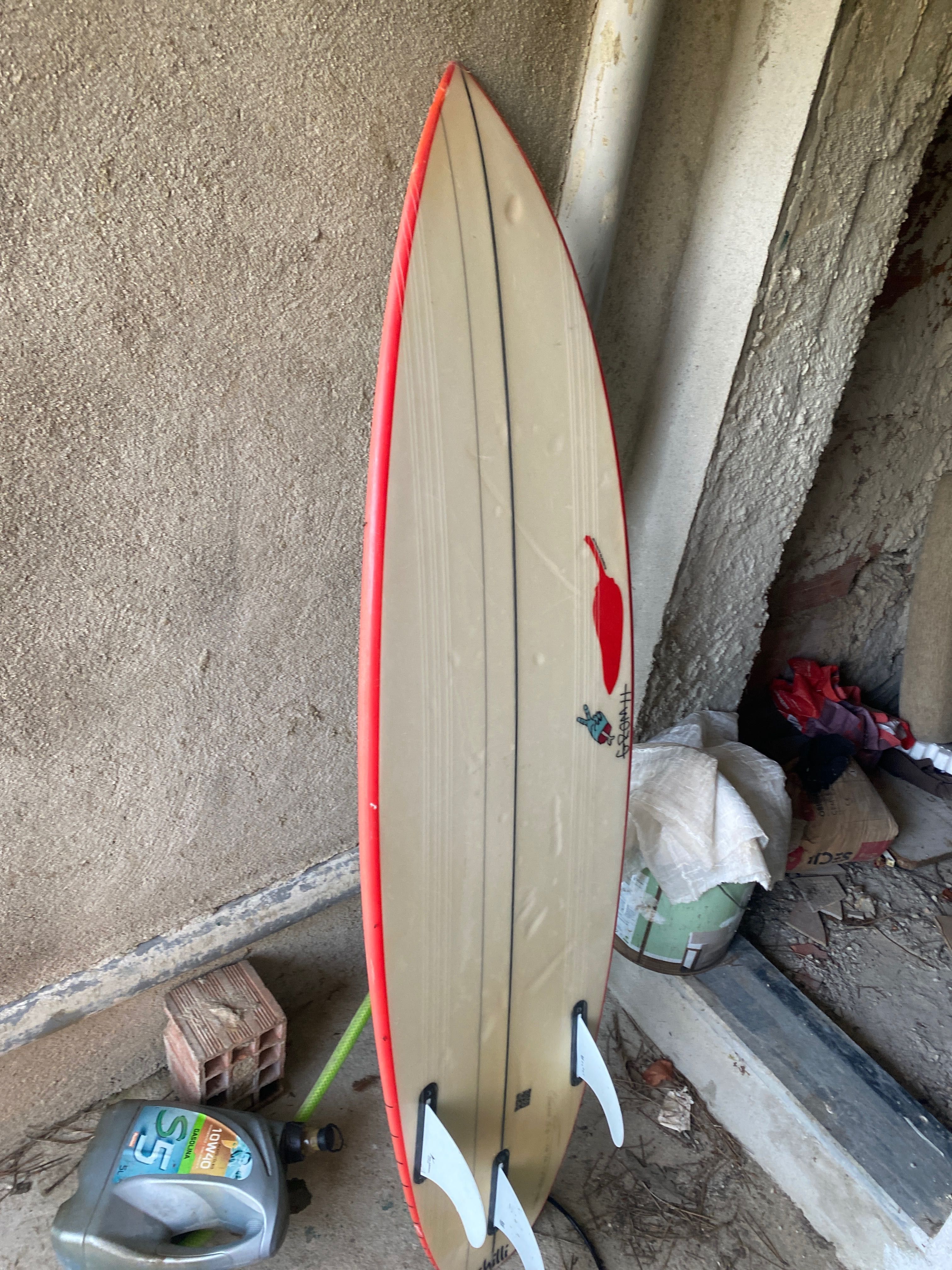 Prancha de surf chilli com quilhas