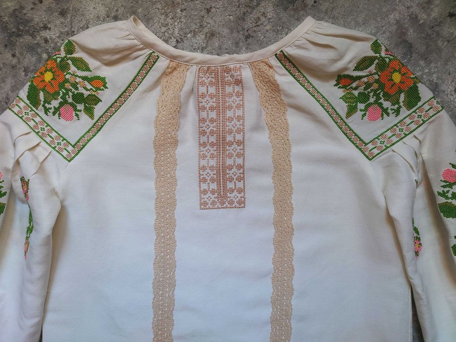 Дитяча вишиванка Gaptuvalnya, дизайнерська вишиванка для дівчинки