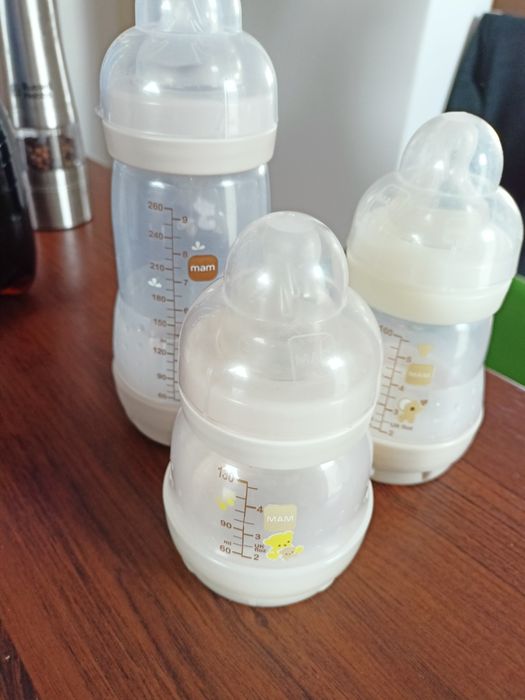 Zestaw butelek MAM antykolkowe 130, 160 i 260 ml z zestawem smoczków