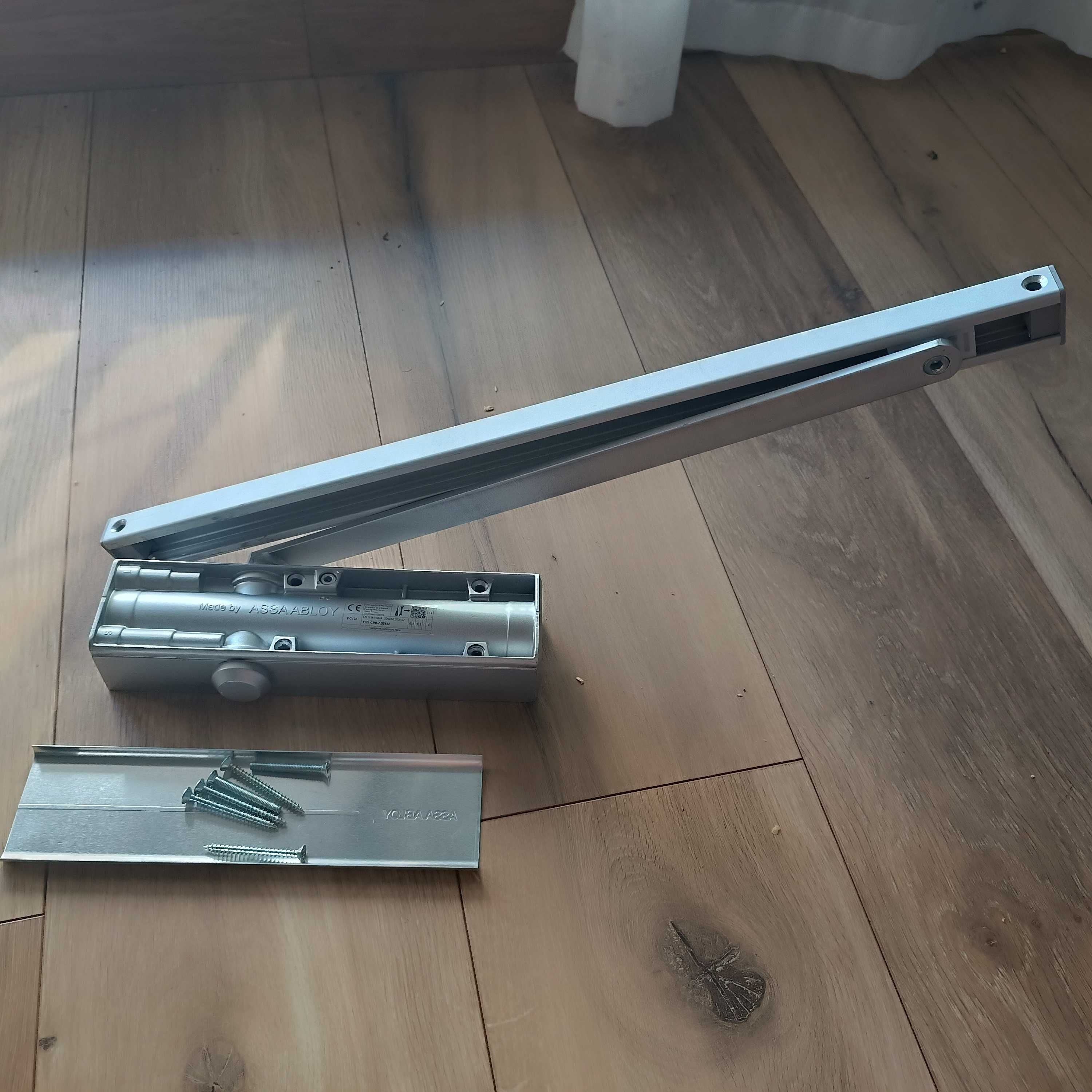 Samozamykacz Assa Abloy DC 135