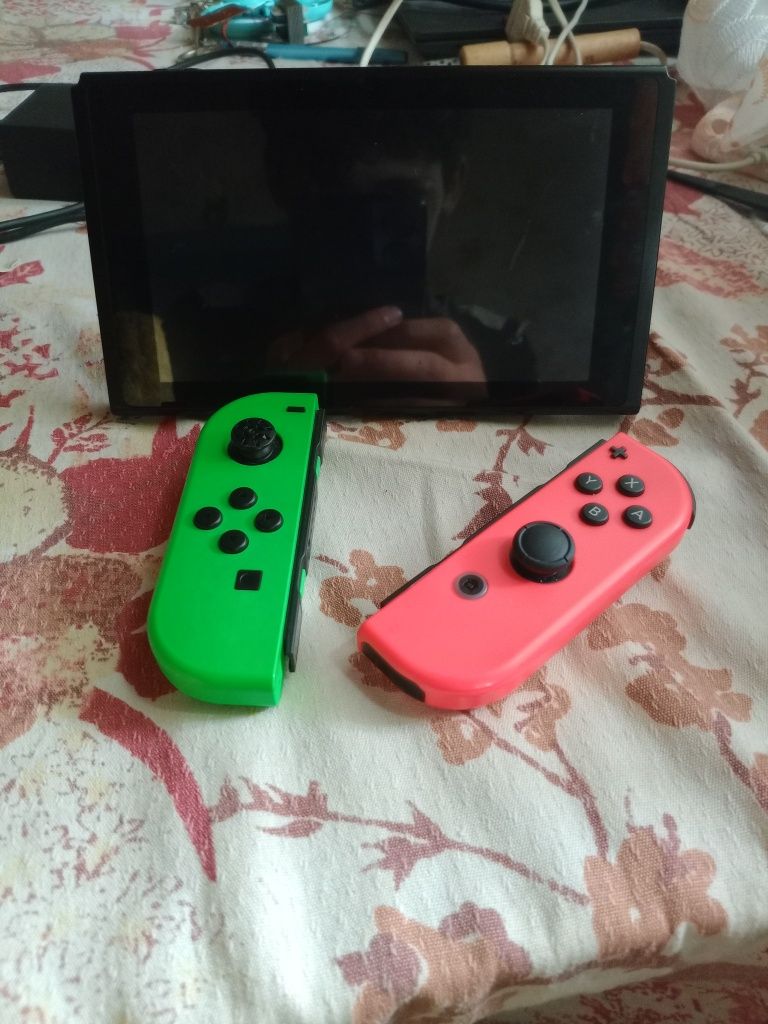 Продам Nintendo switch продаю по ненадобности