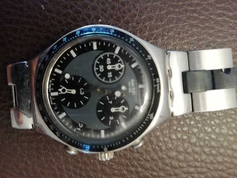 2 relógios Swatch - Preto e prateado*