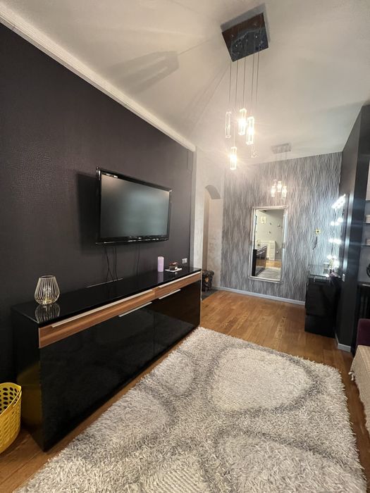 Продам 2ком кв метро Научная с ремонтом