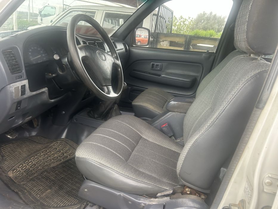 Toyota hiluxe 4x4 5 lugares
