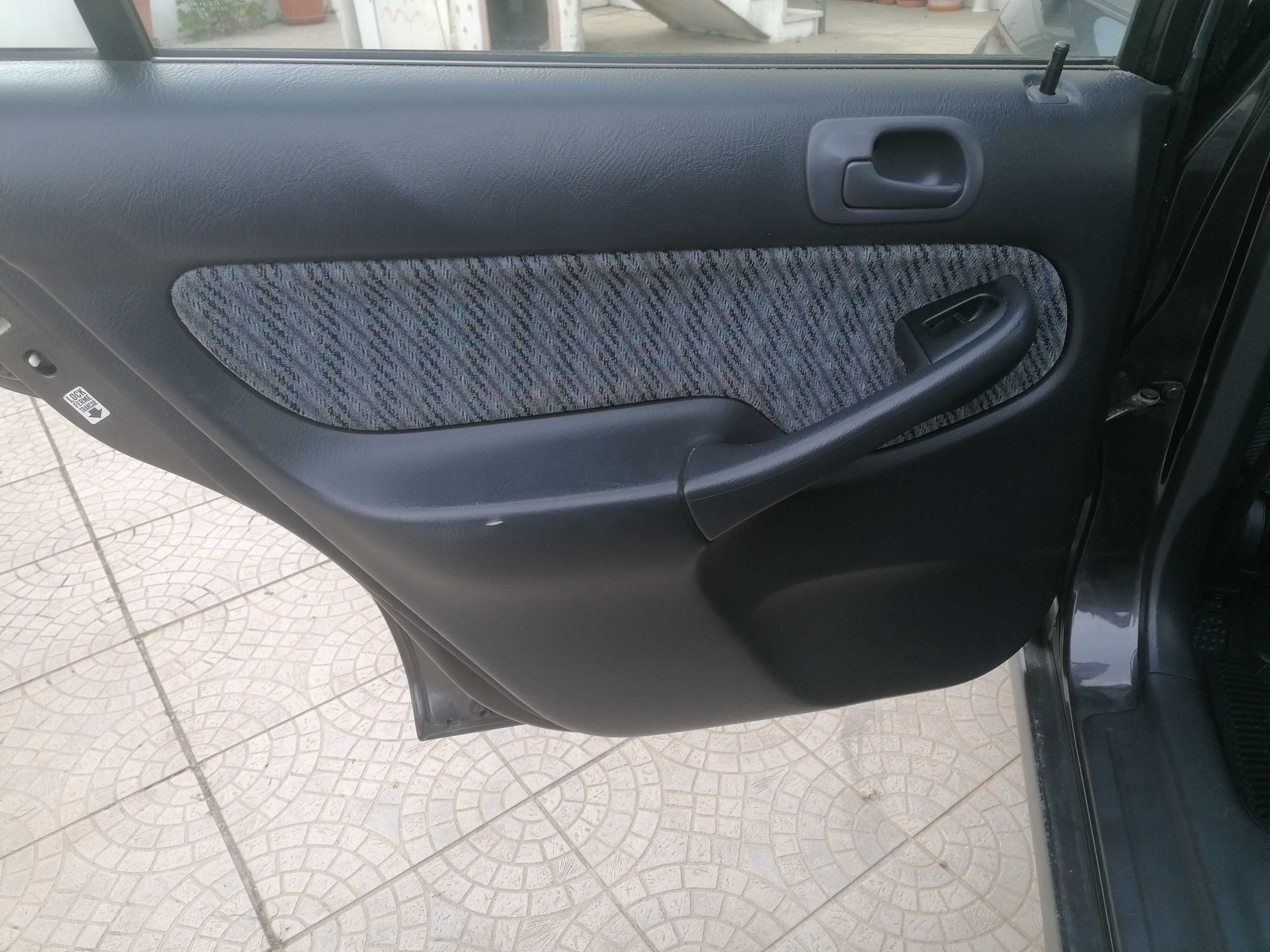 Honda Civic 1.5 iLS, 115 CV, 4 Portas