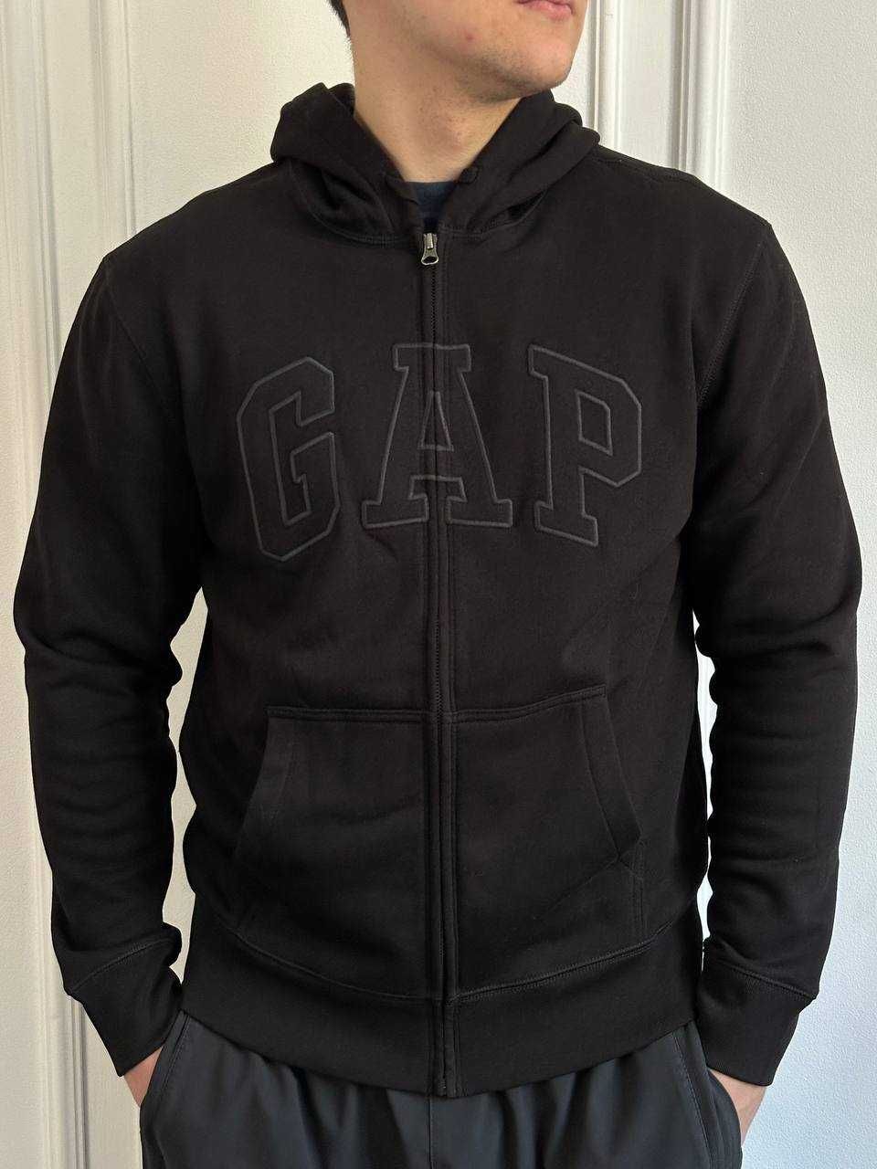 Зіп-Кофта GaP True Black з чорним логотипом, нова колекція