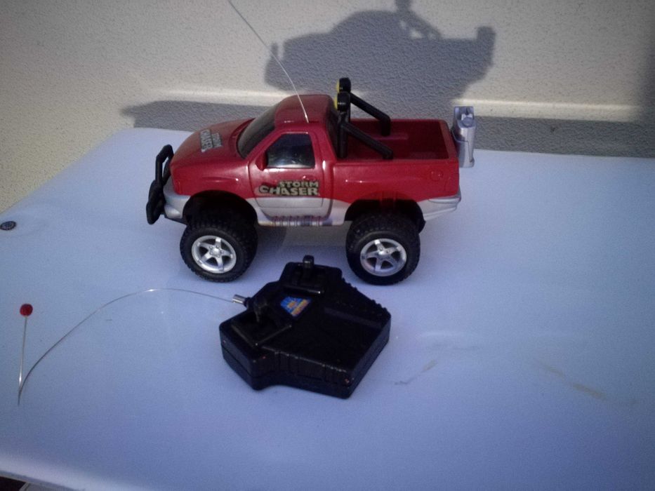 Carro telecomandado a pilhas Storm Chaser no