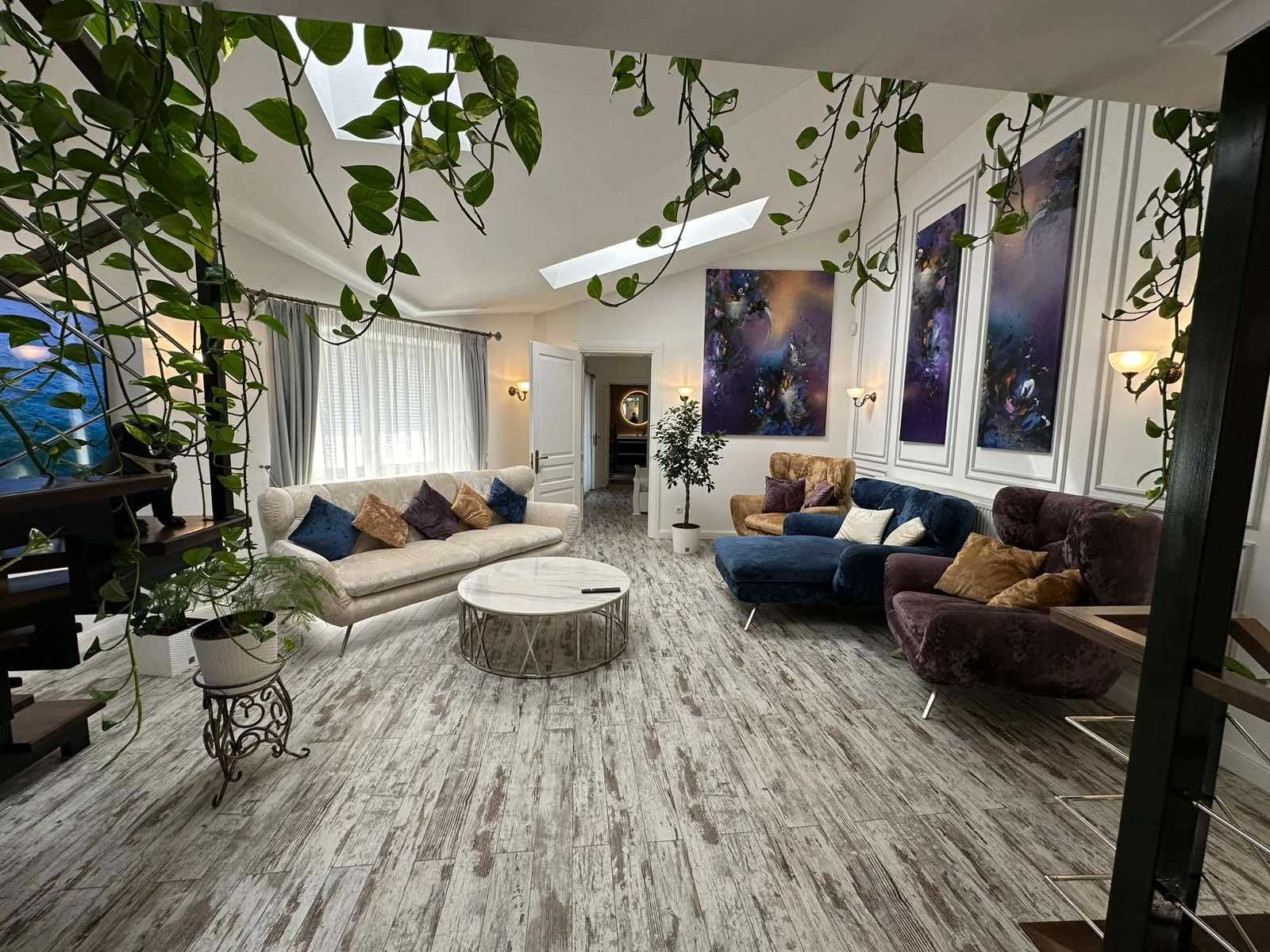 Продаж квартири ВІП класу в центрі на вул. Мосяжна. 182кв. Без комісії