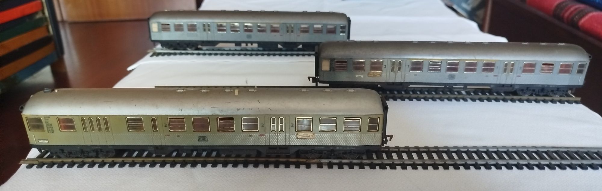 6 Carruagens e duas Locomotivas mais linhas