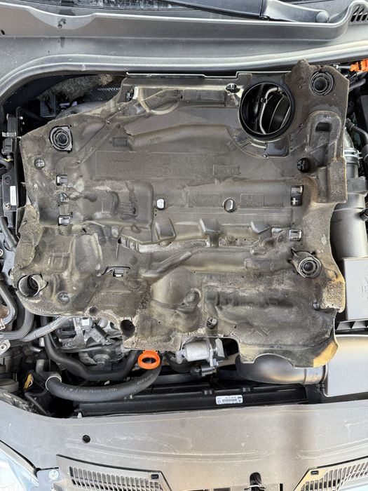 Кришка, кожух двигуна vw golf vag group 2.0 tdi CBDB