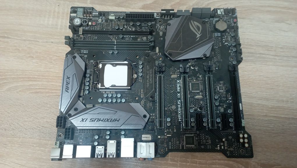 Продам супер материнскую плату asus maximus ix apex