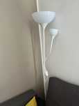 Lampa biała podłogowa