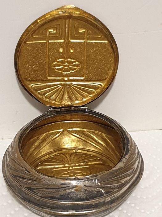 Linda antiga caixa de rapé prateada e dourada com esmalte