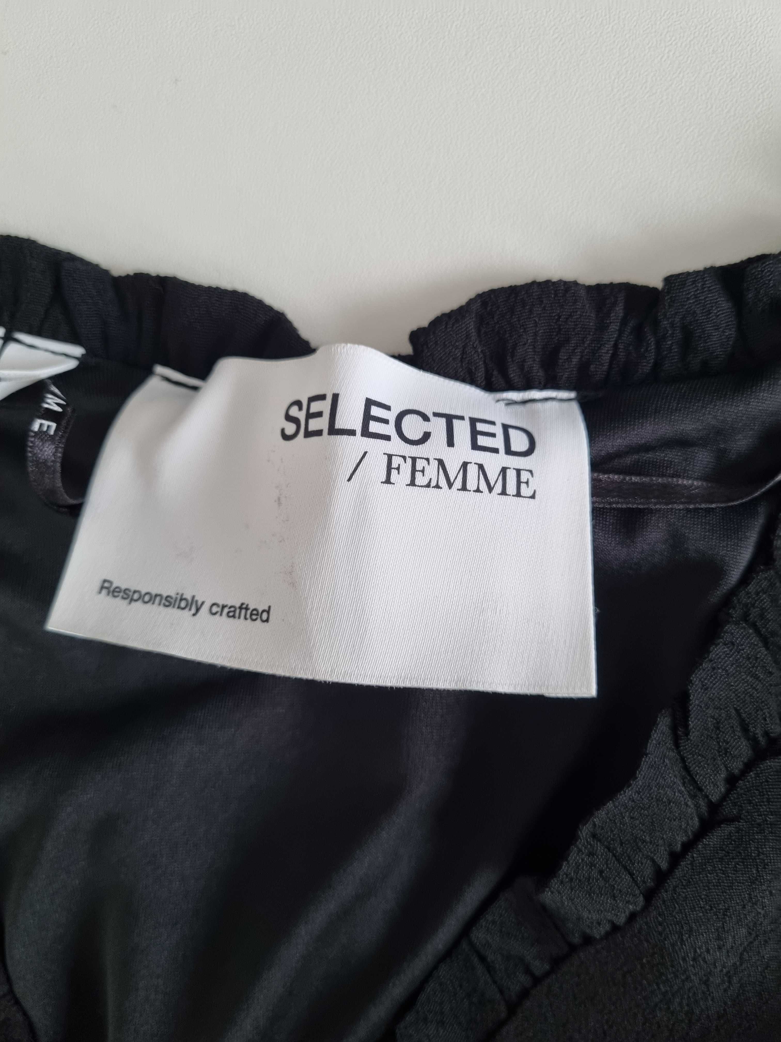 Czarna sukienka z paskiem Selected Femme Rozmiar 48(4XL)