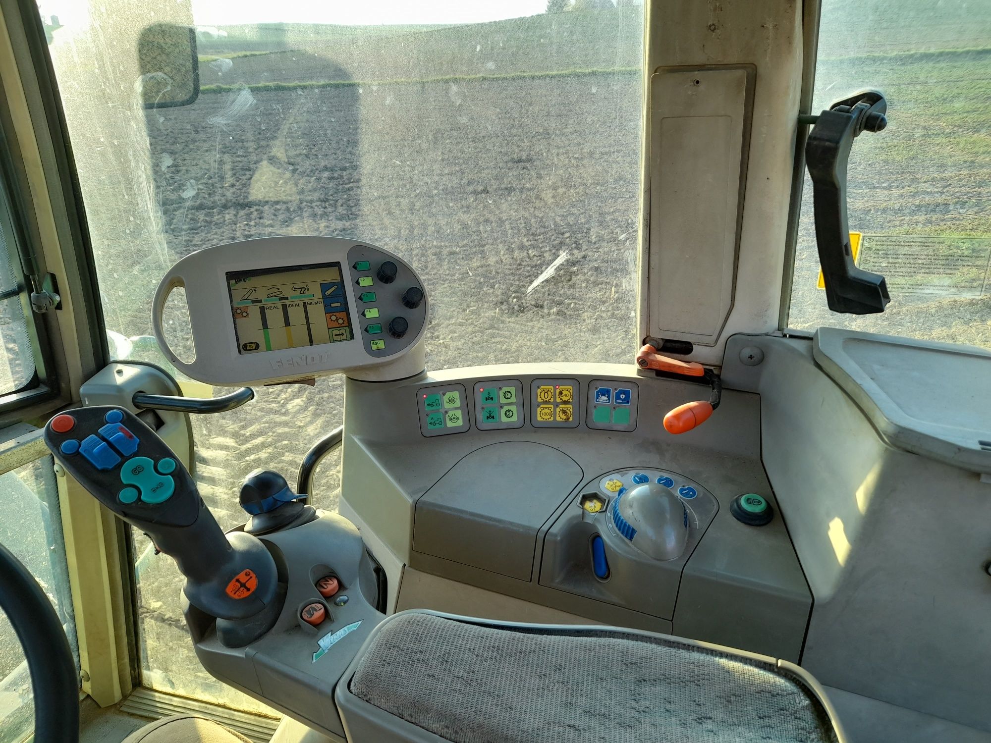 Sprzedam ciągnik Fendt Vario 711
