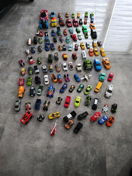 Auta hot wheels i inne 115 sztuk