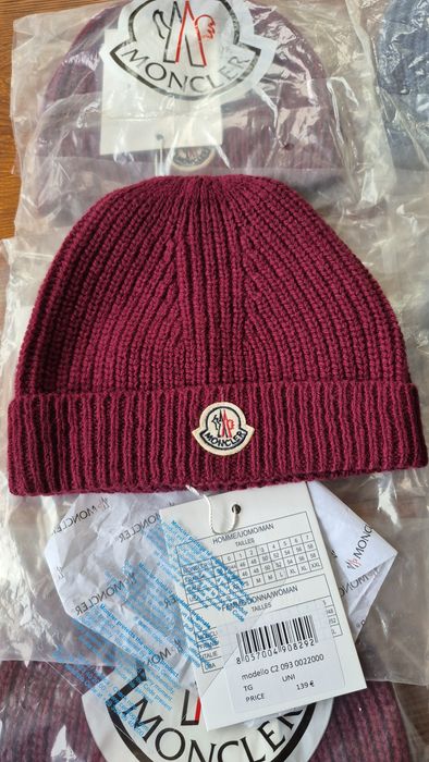 Шапка Moncler. Унисекс. 50% шерсть, 50% акрил.