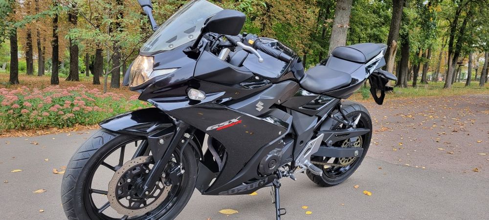 Suzuki GSX 250R, Сузукі GSR мото.