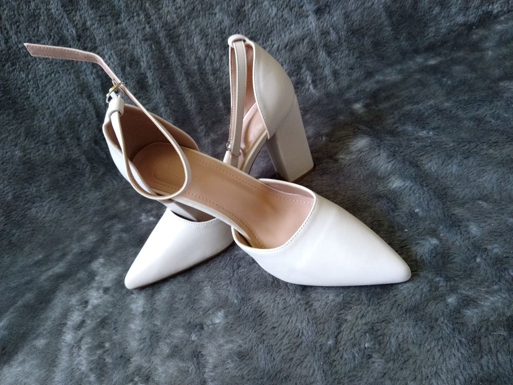 Buty na obcasie blokowym Cuccoo