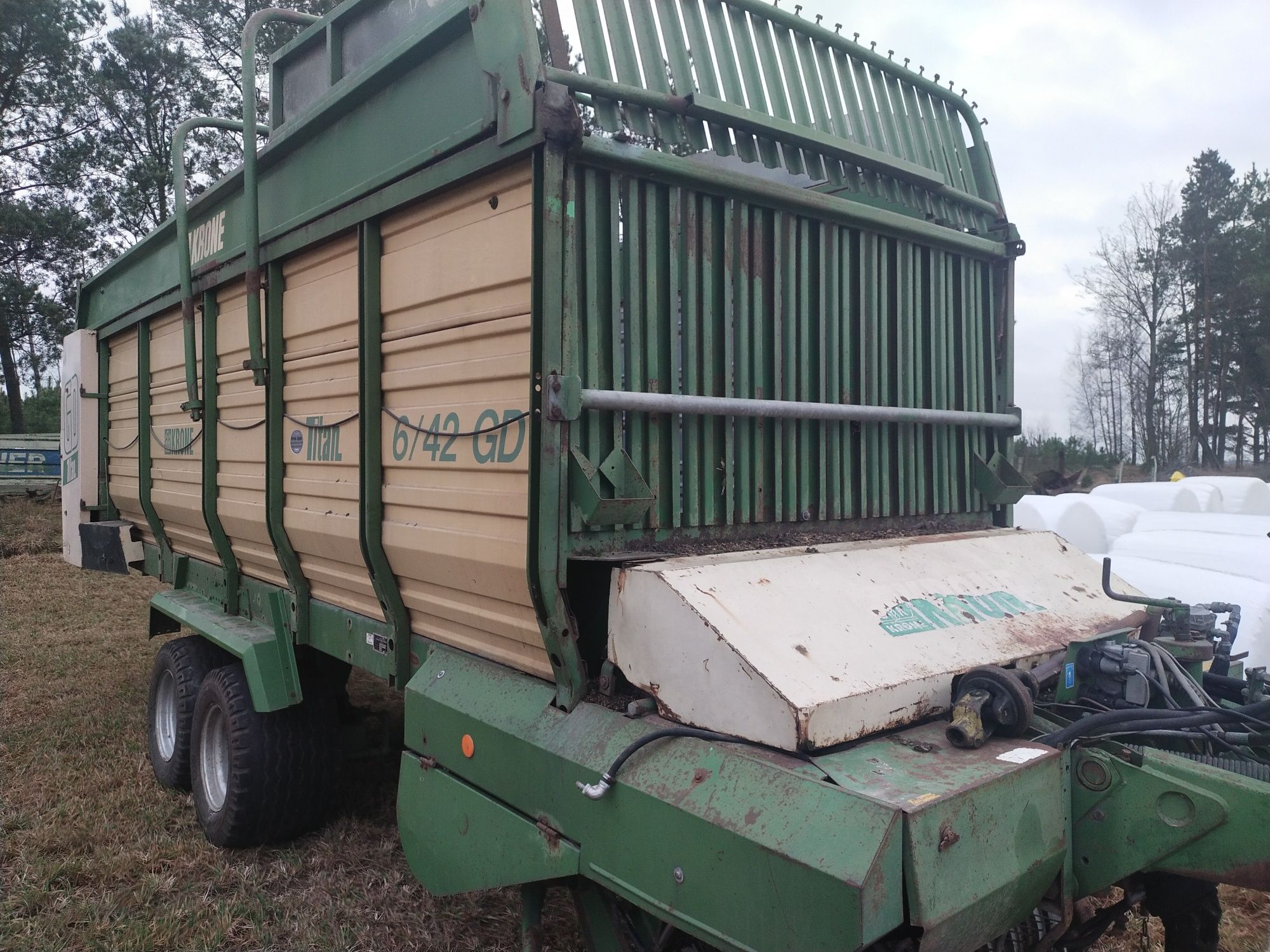 Przyczepa samozbierająca Krone Titan 6 42 GD