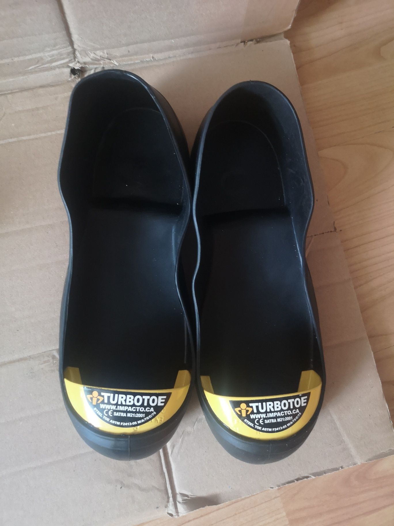 . Nakładki gumowe na buty nr 10M/