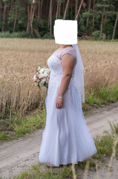 Biała suknia ślubna