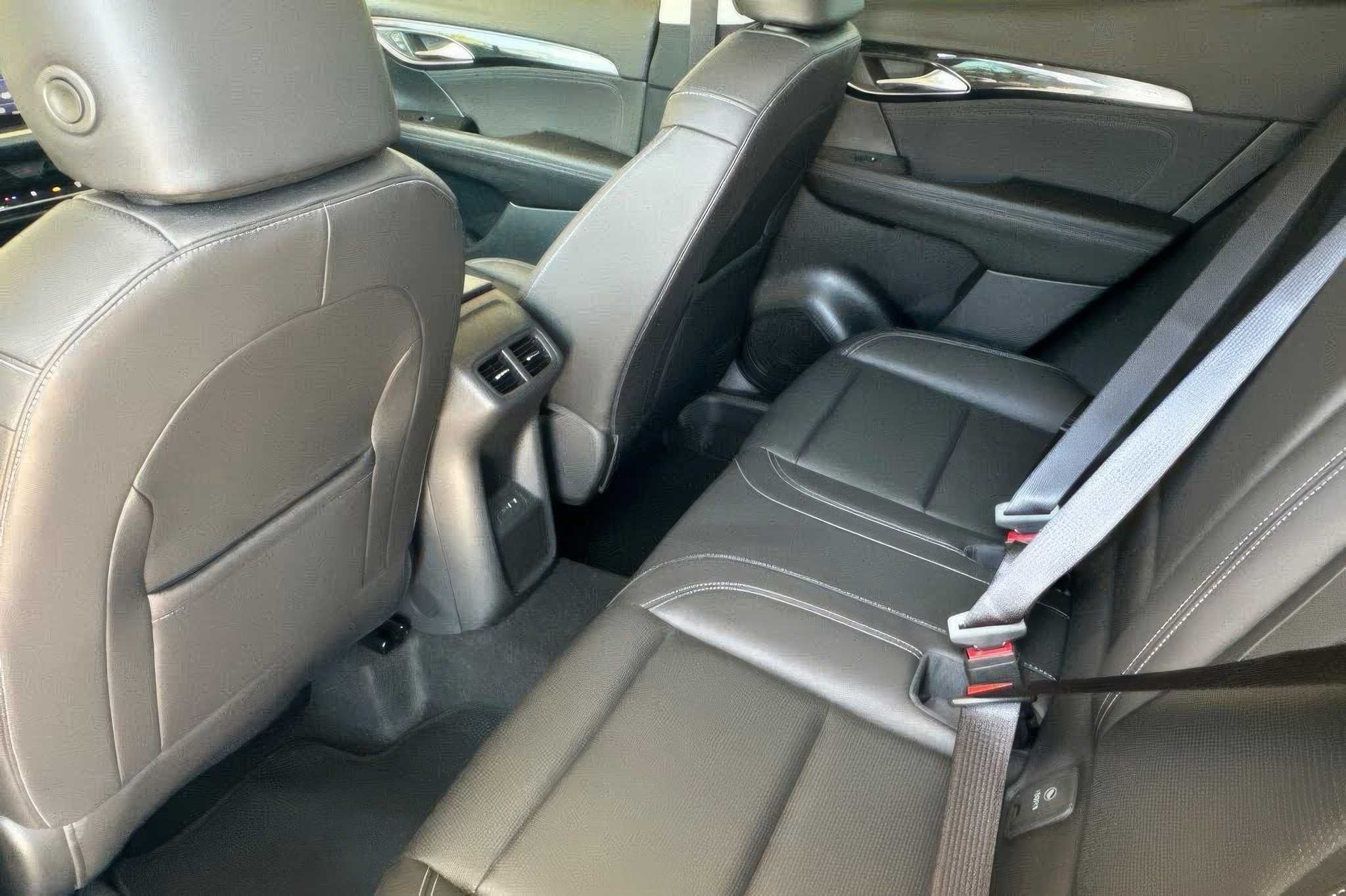 Buick	ENVISION		 	2025