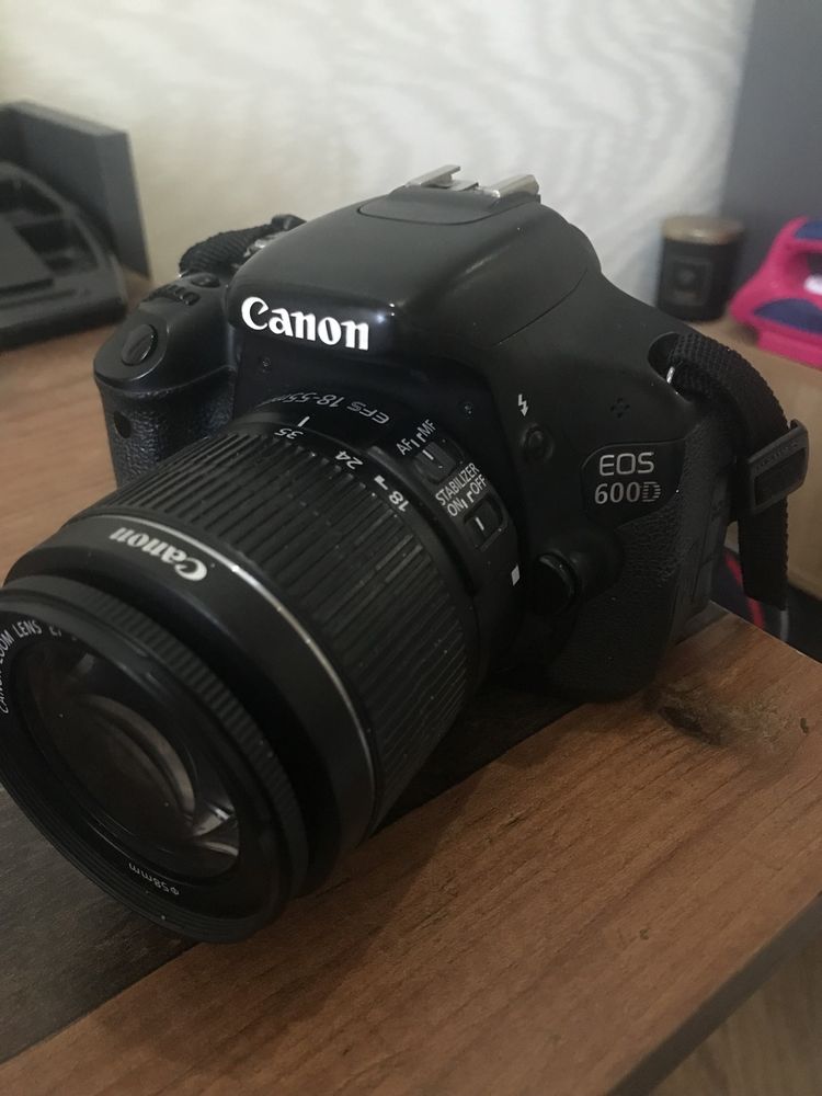 Продам фотоапарат Canon 600D