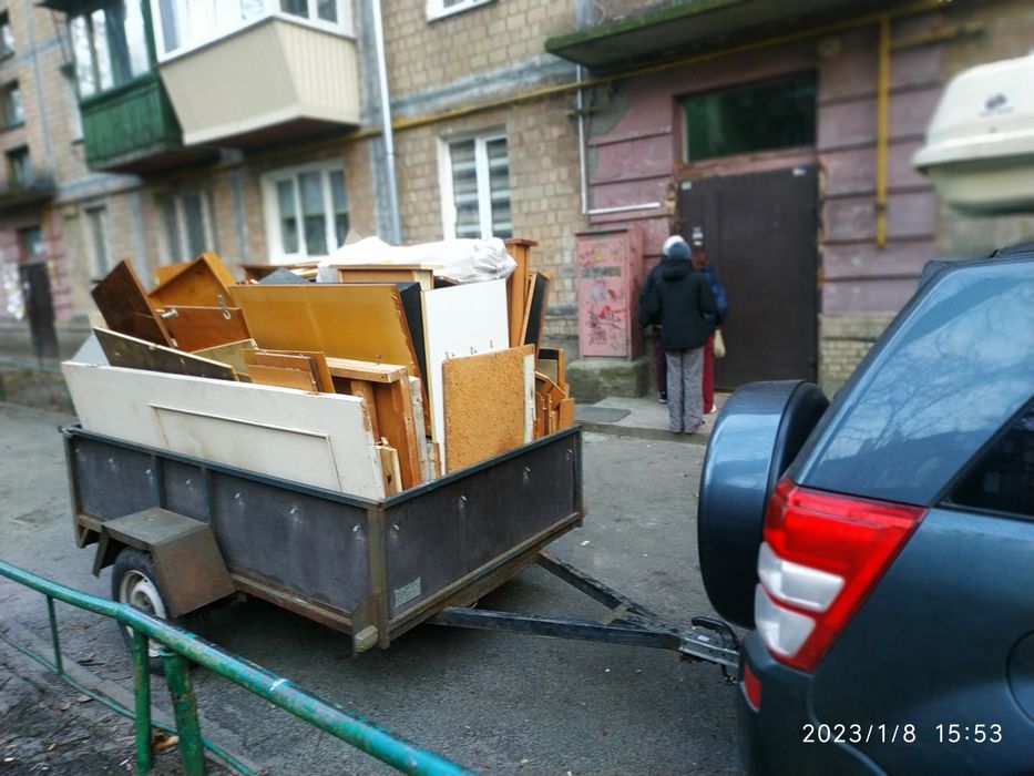 Прийму старі меблі, любі дерев'яні відходи