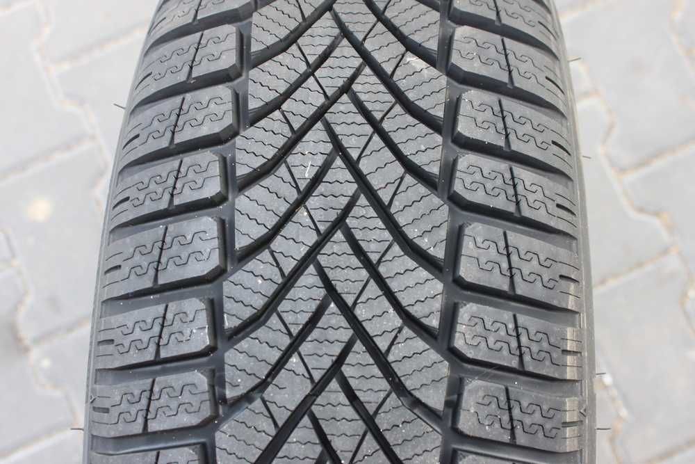 215/60R17 100V FALKEN Eurowinter HS 02 opony zimowe Nowość F-V
