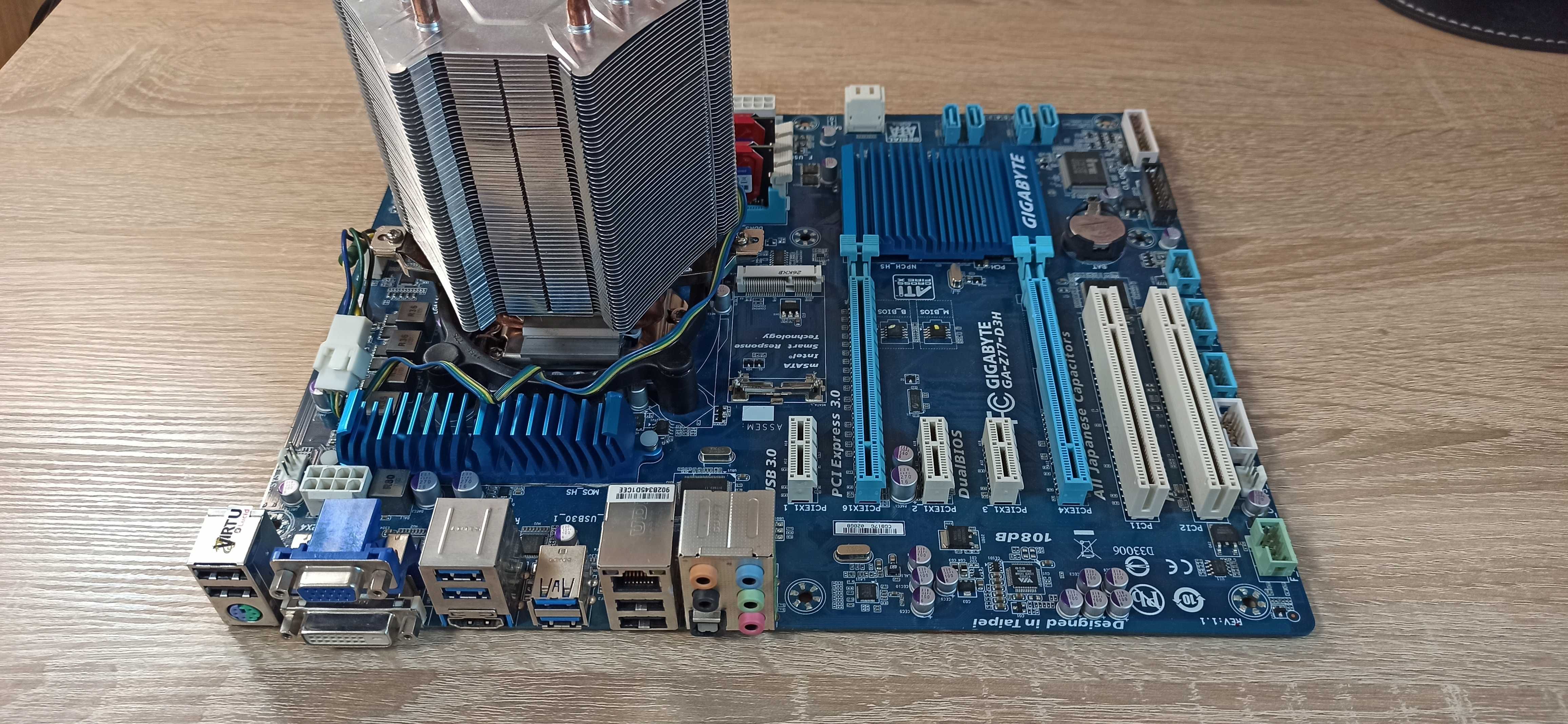 Комплект материнка Gigabyte GA-Z77-D3H + процесор Core i7-3770 + кулер