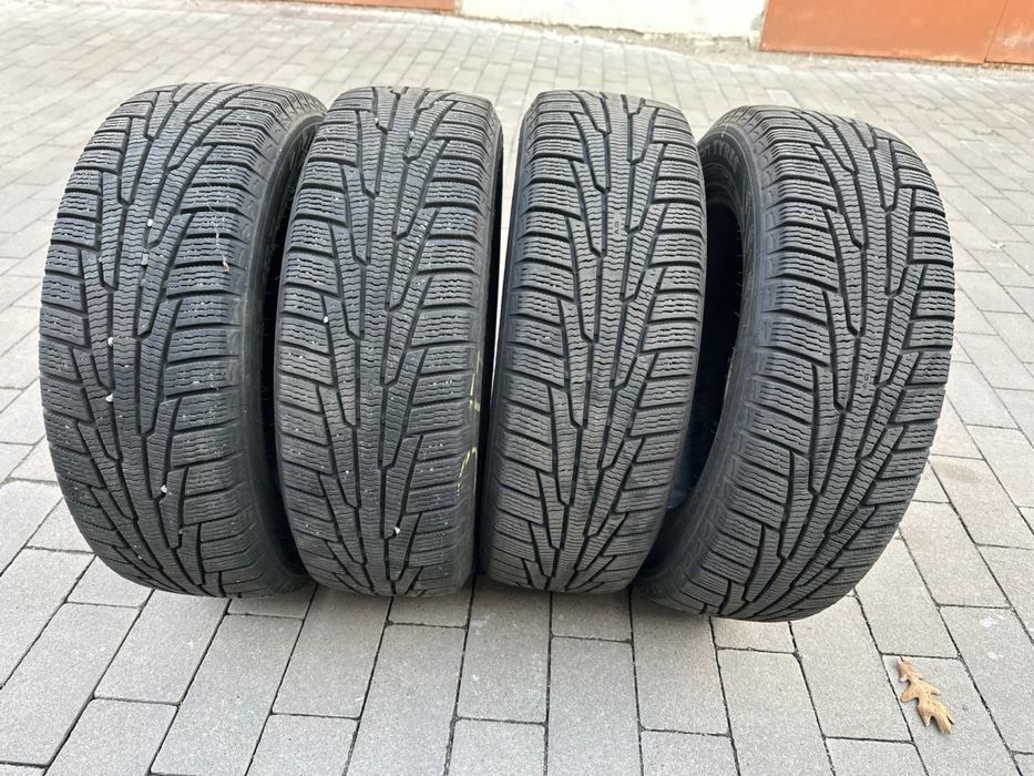 Резина Зимова Нокіан R 15