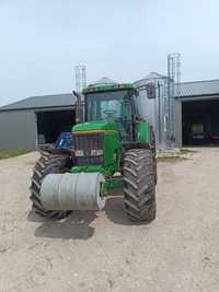 John Deere 7700.