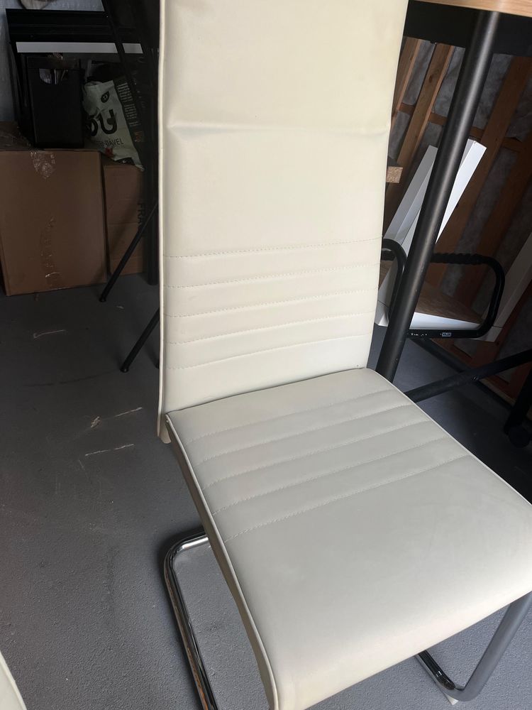 Conjunto de mesa e 4 cadeiras jantar