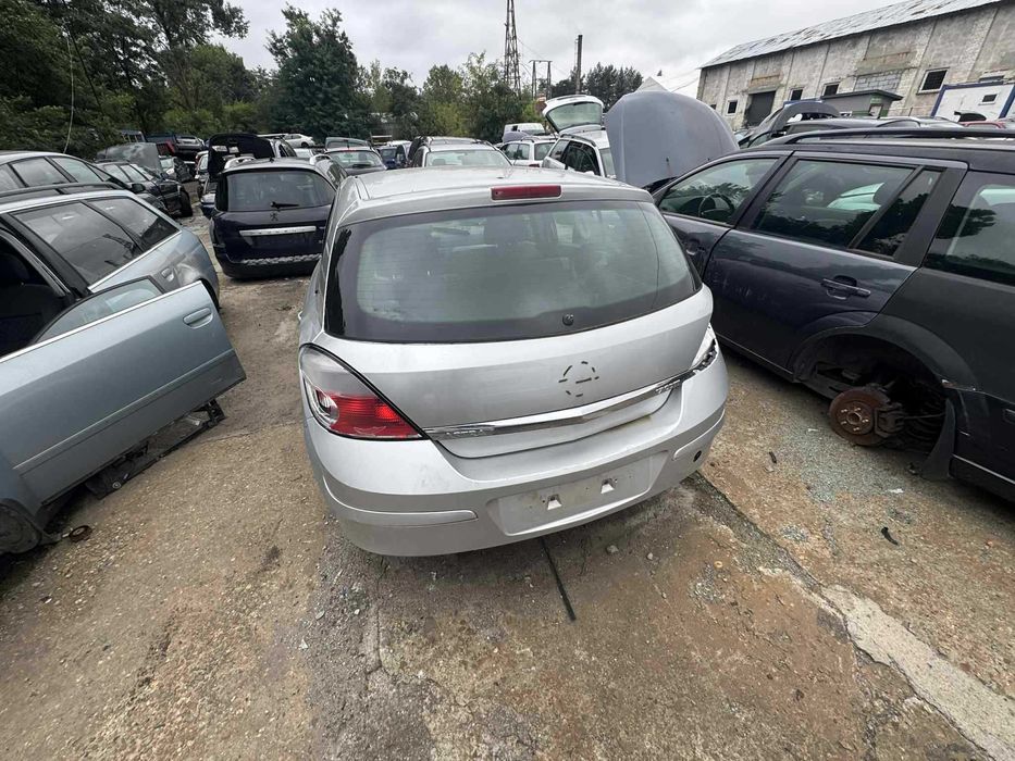 Opel Astra H na części