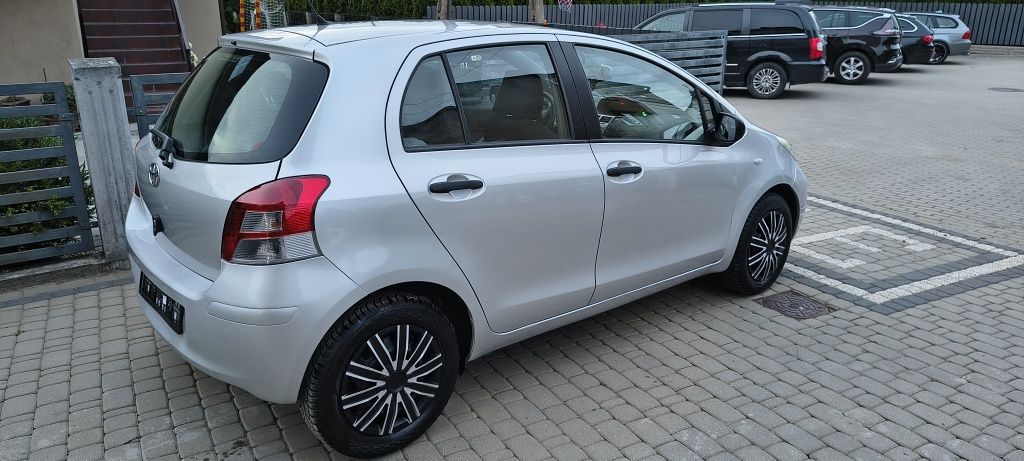 Toyota Yaris 1.0 VVT-i 2011r niski przebieg, , zarejestrowany w Polsce